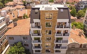 La Familia Apartments