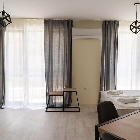 La Familia Apartments Варна Екстериор снимка