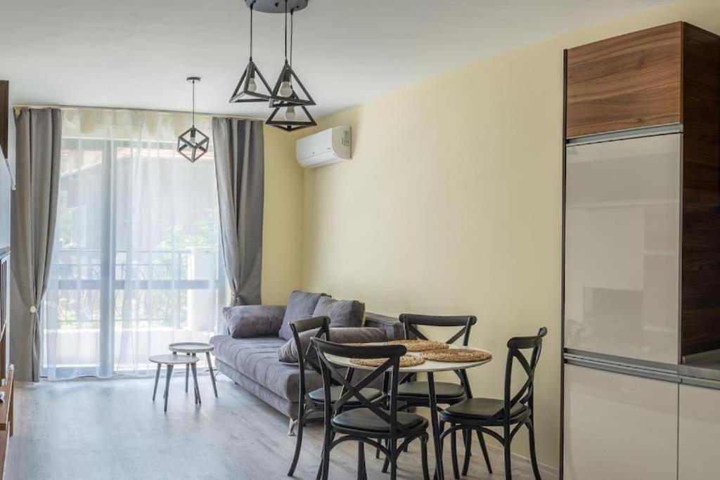 La Familia Apartments Варна Екстериор снимка