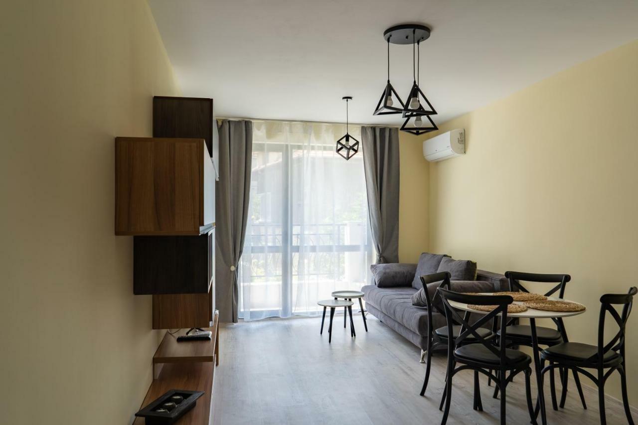 La Familia Apartments Варна Екстериор снимка