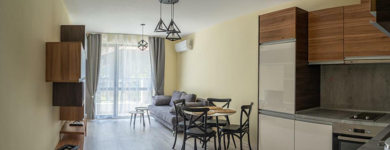 La Familia Apartments Варна Екстериор снимка