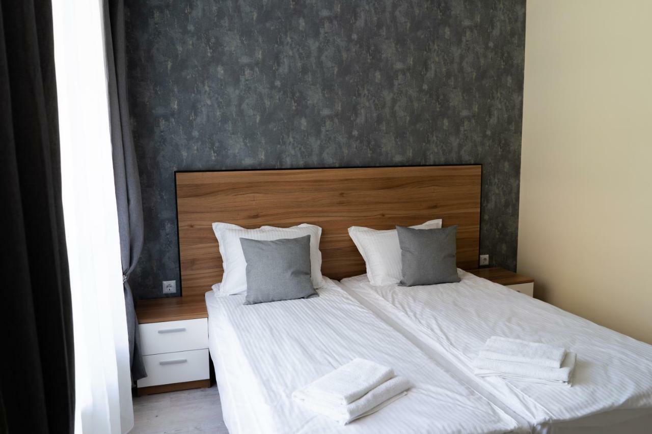 La Familia Apartments Варна Екстериор снимка