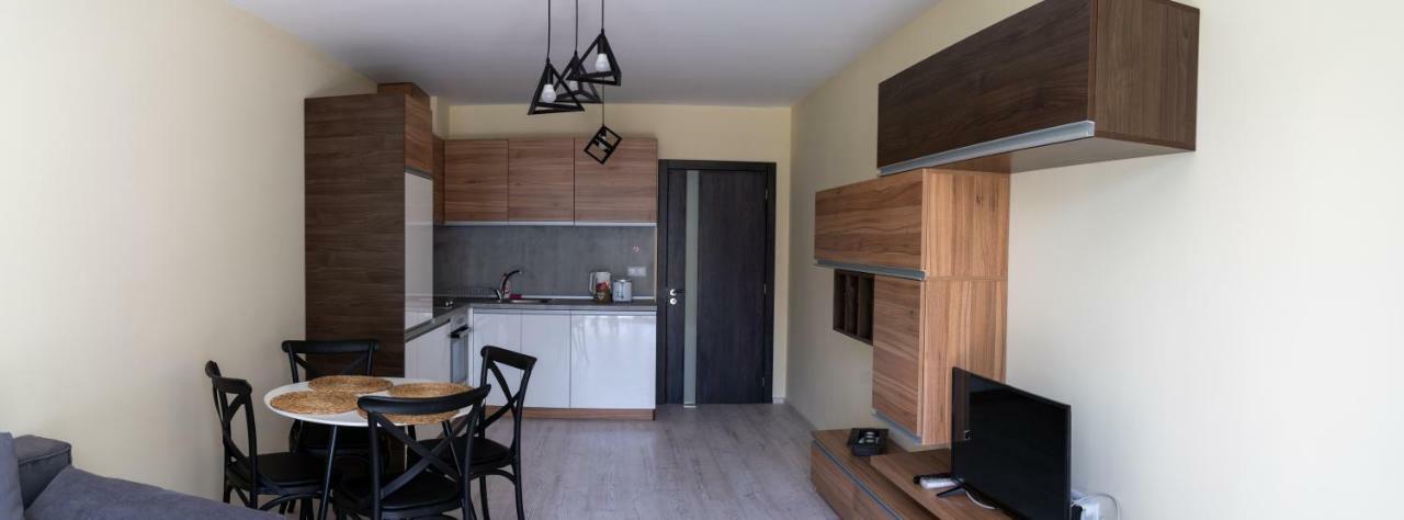 La Familia Apartments Варна Екстериор снимка