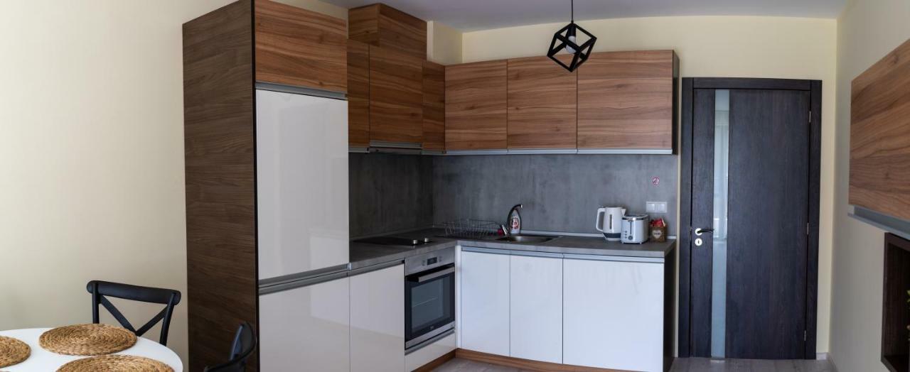 La Familia Apartments Варна Екстериор снимка