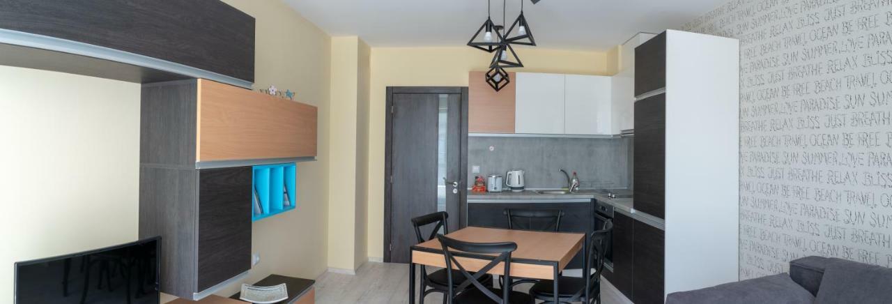 La Familia Apartments Варна Екстериор снимка