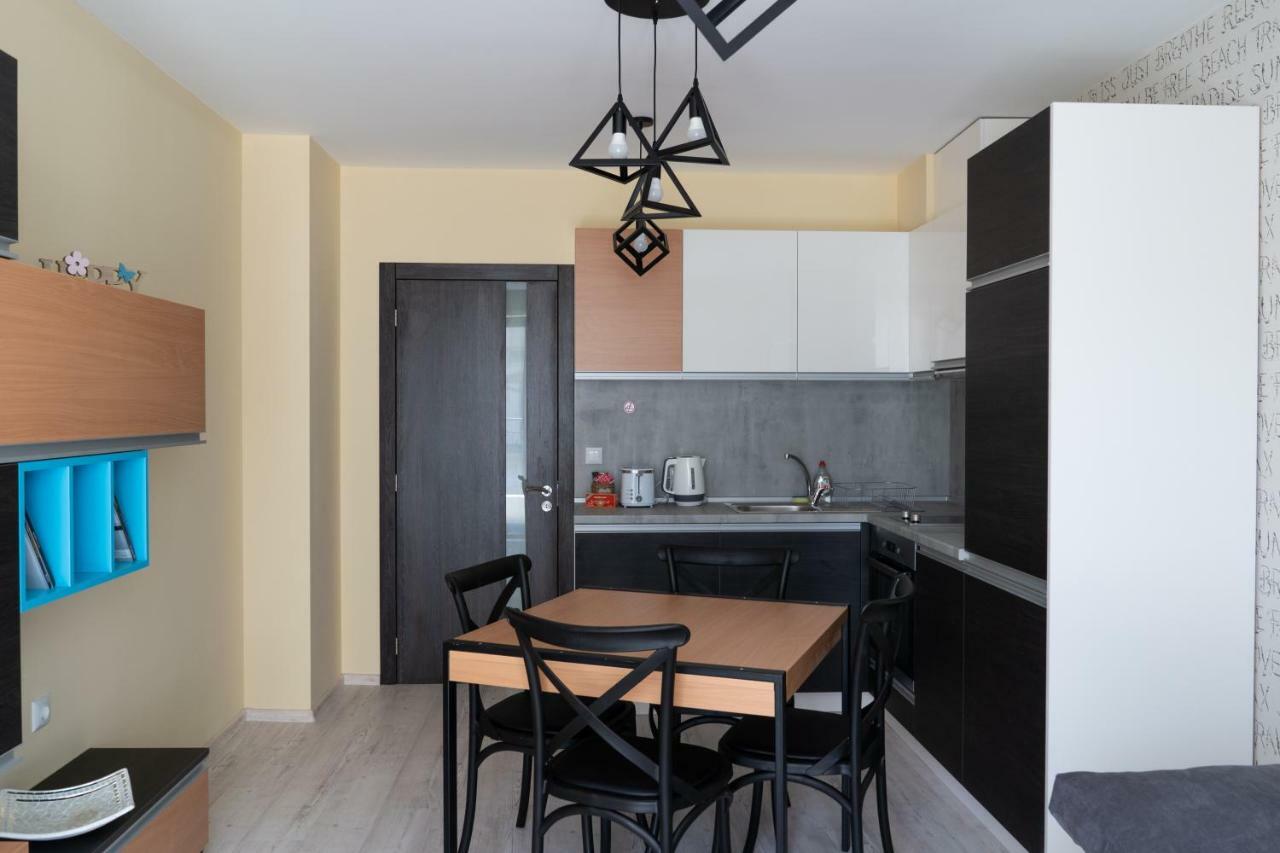 La Familia Apartments Варна Екстериор снимка