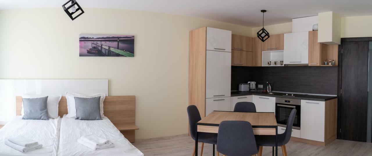 La Familia Apartments Варна Екстериор снимка