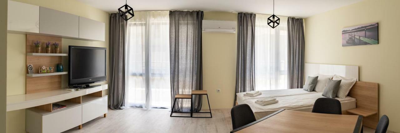 La Familia Apartments Варна Екстериор снимка