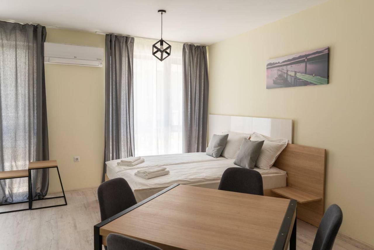 La Familia Apartments Варна Екстериор снимка