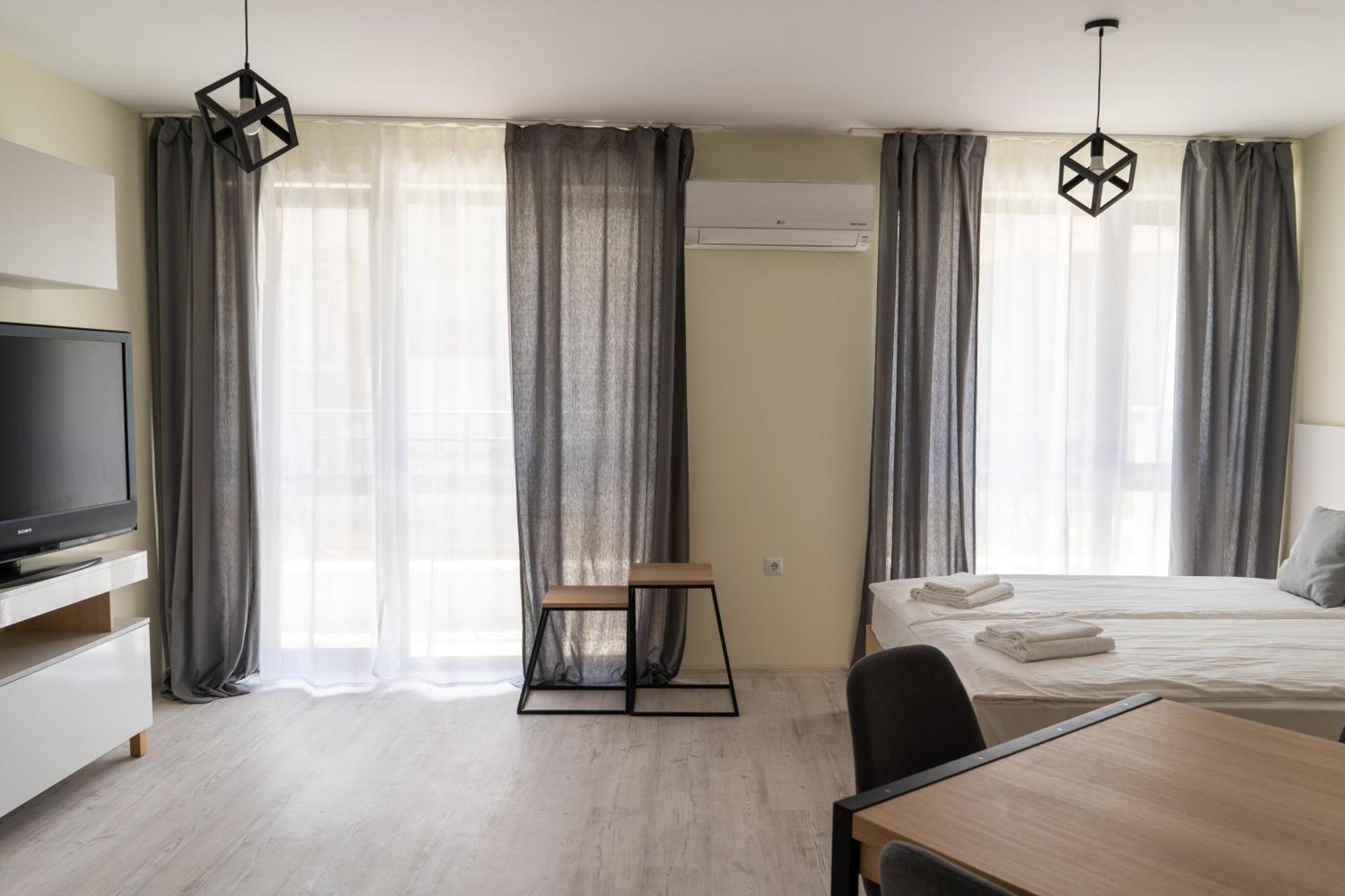 La Familia Apartments Варна Екстериор снимка