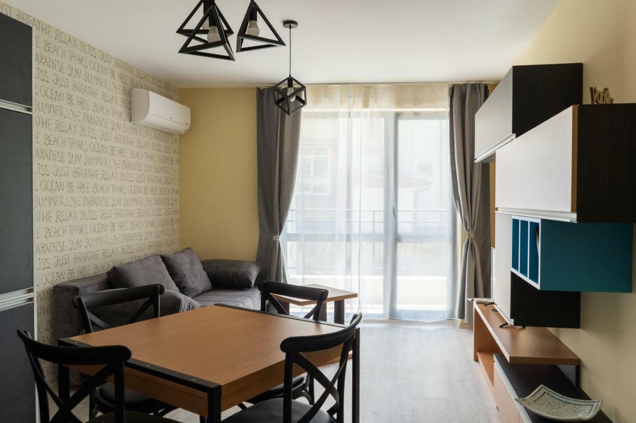 La Familia Apartments Варна Екстериор снимка