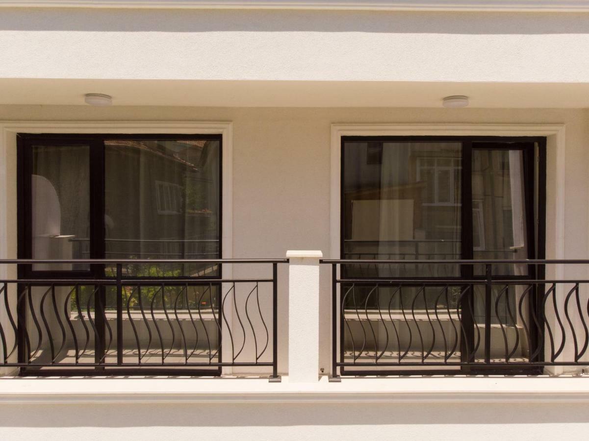 La Familia Apartments Варна Екстериор снимка