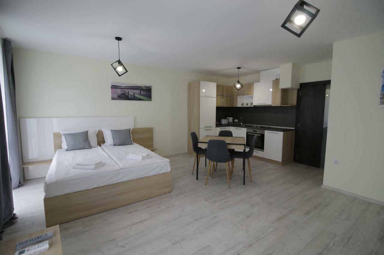 La Familia Apartments Варна Екстериор снимка