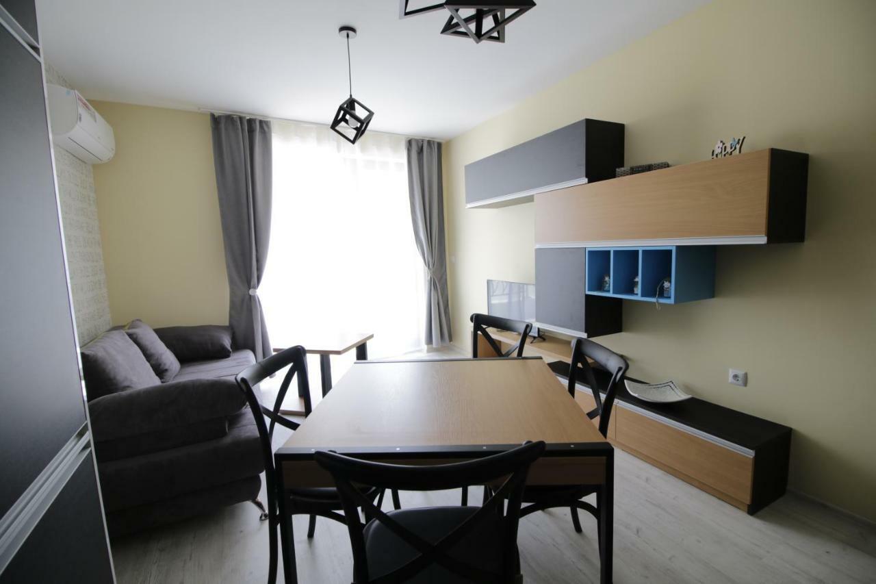 La Familia Apartments Варна Екстериор снимка