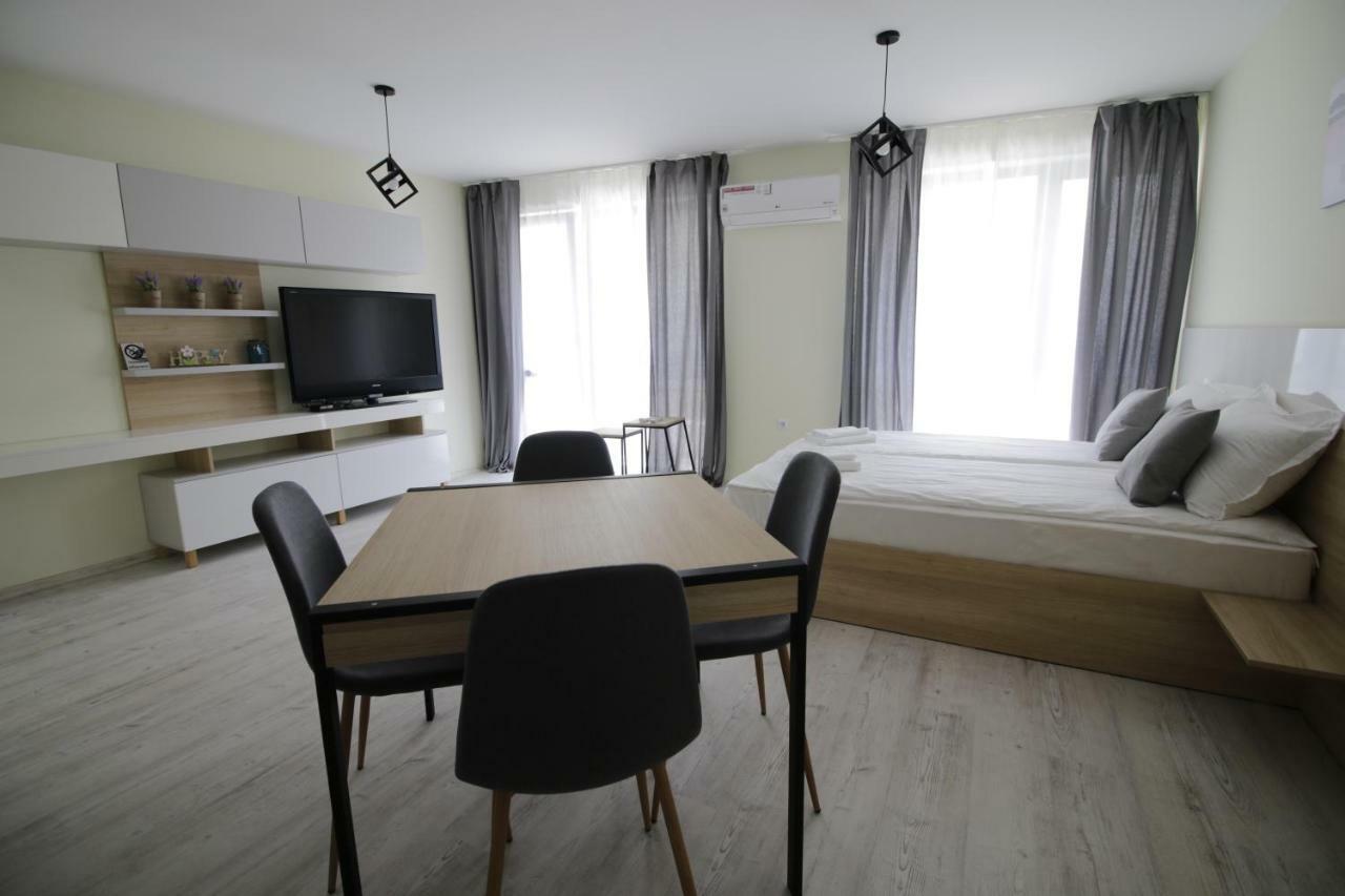 La Familia Apartments Варна Екстериор снимка
