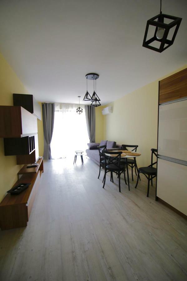 La Familia Apartments Варна Екстериор снимка