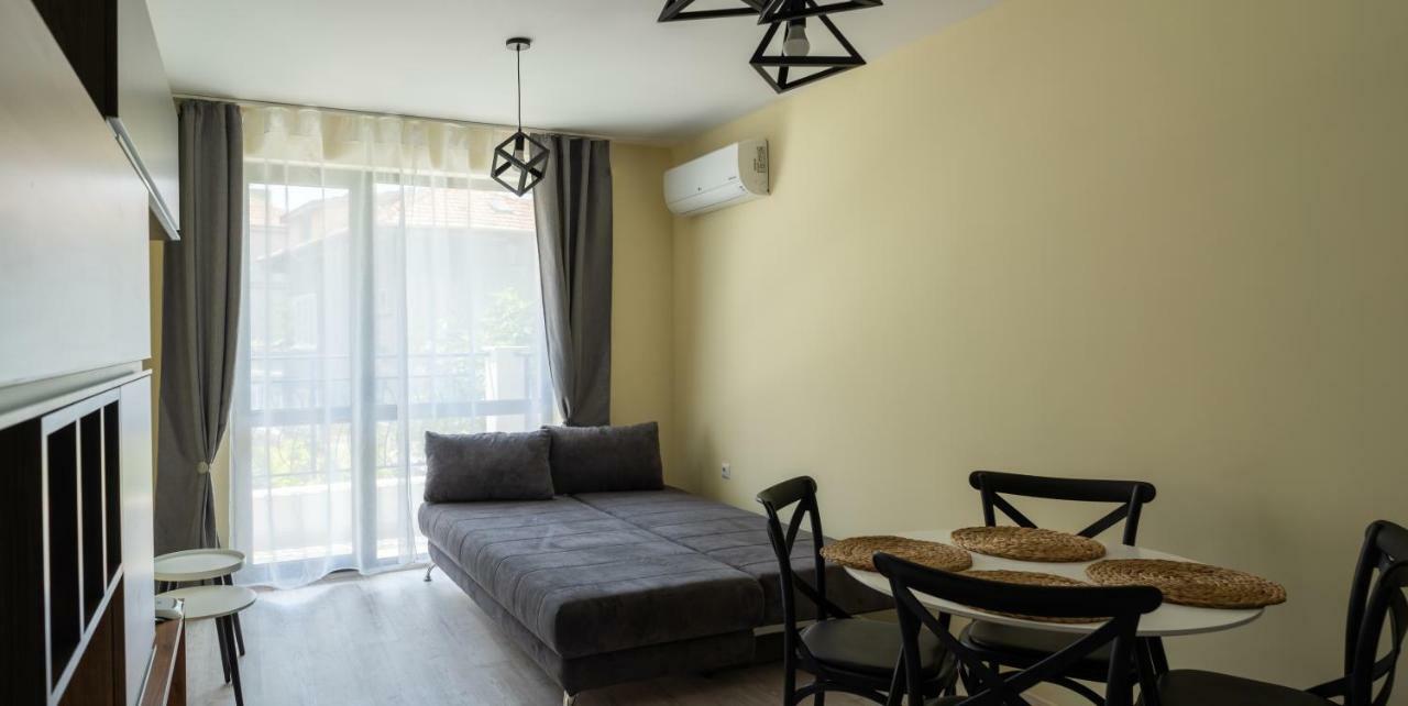 La Familia Apartments Варна Екстериор снимка