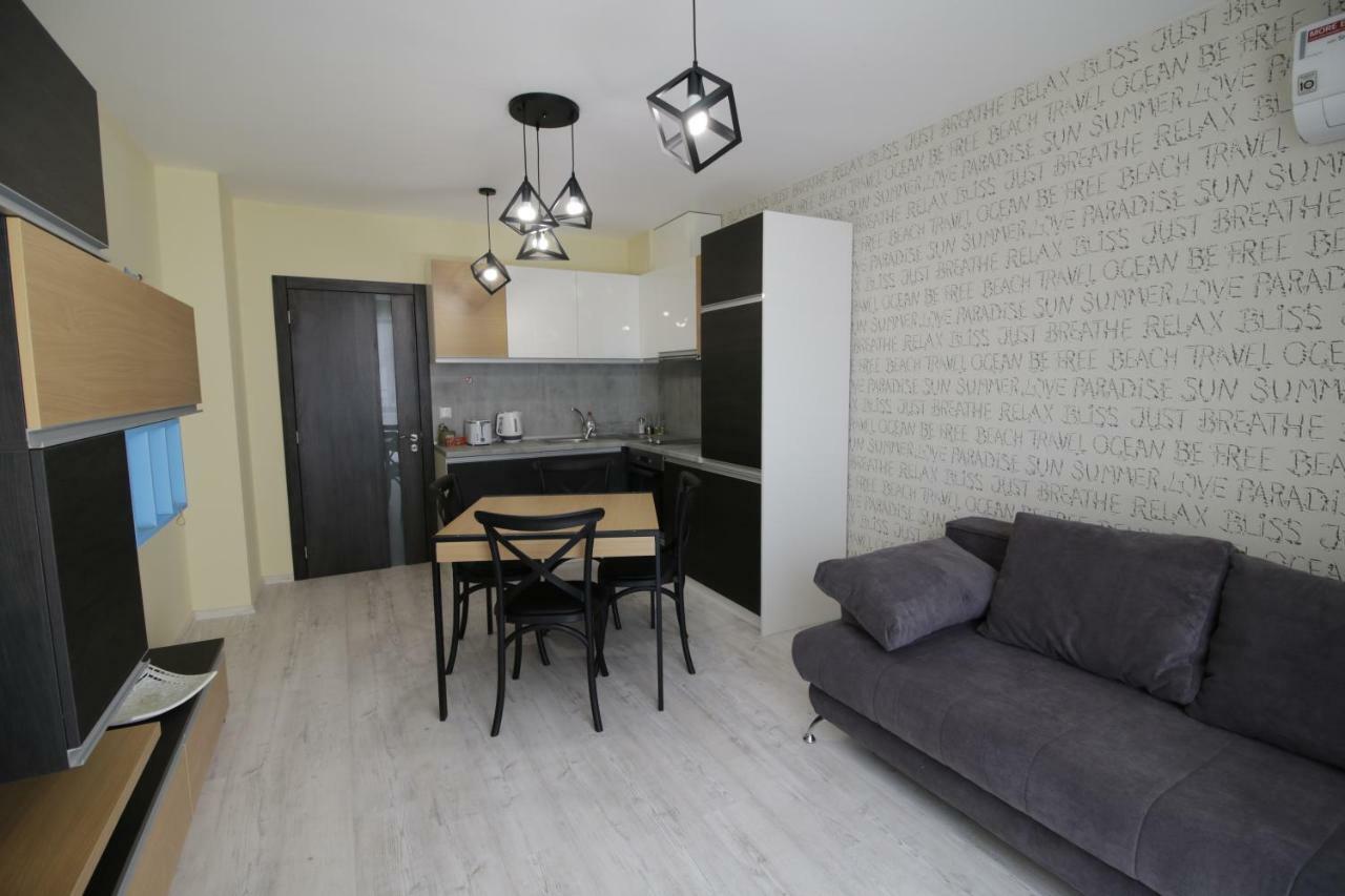 La Familia Apartments Варна Екстериор снимка