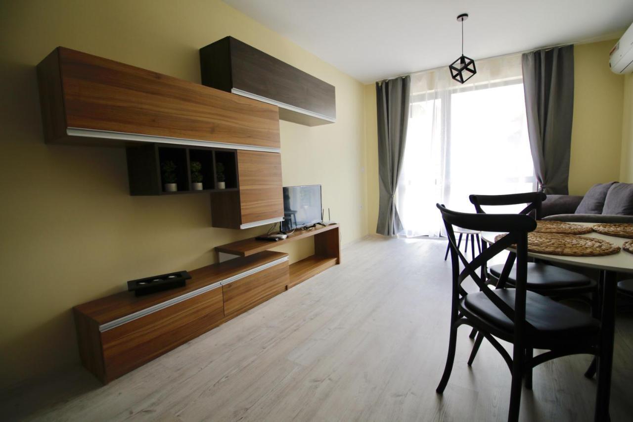 La Familia Apartments Варна Екстериор снимка